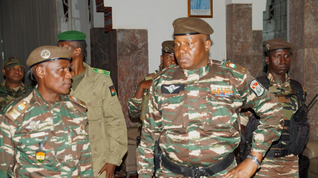 Veliteľ nigerskej prezidentskej gardy generál Abdourahamane Tiani sa nechal vyhlásiť novou hlavou štátu. FOTO: Reuters