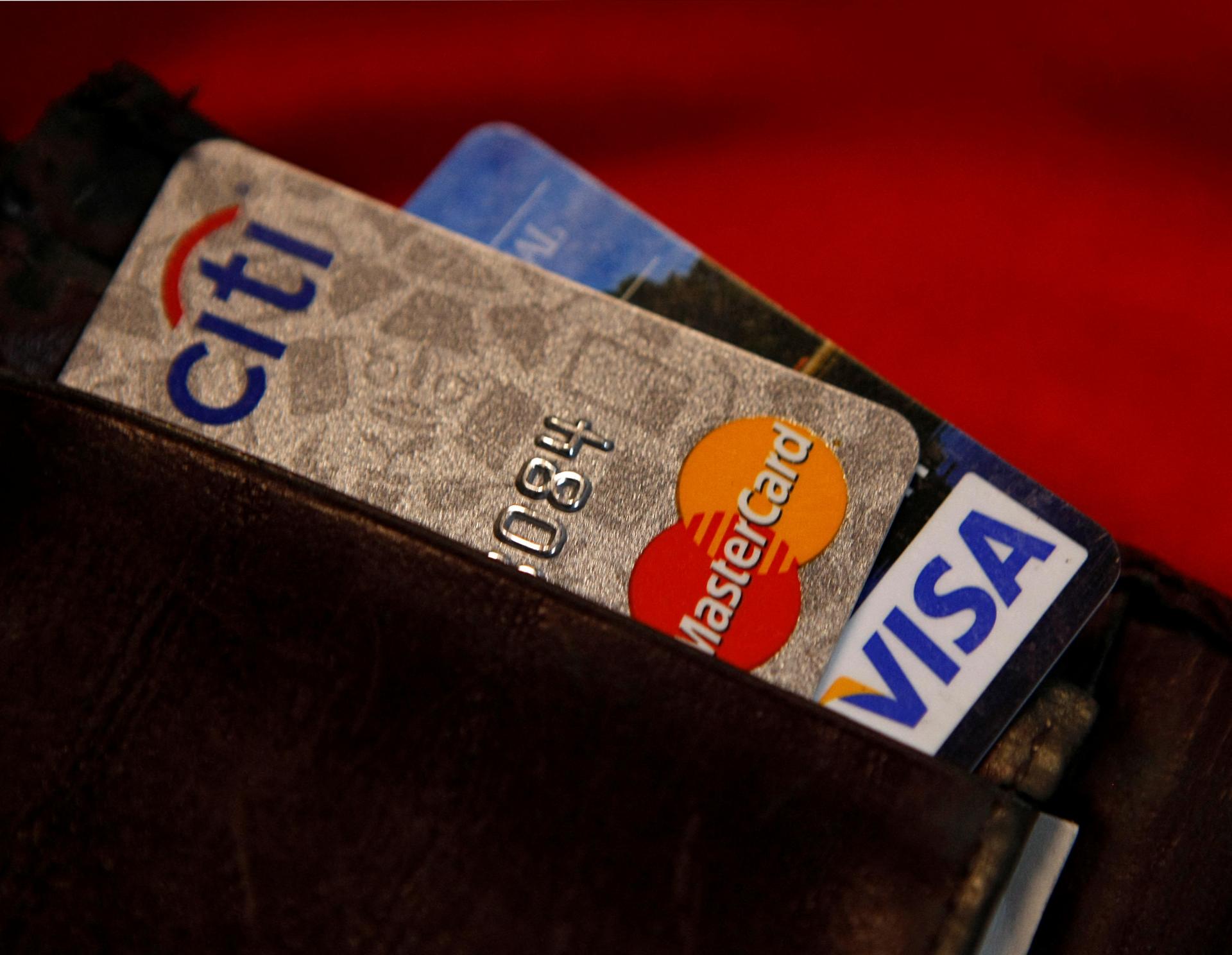 Turecko obmedzí používanie kreditných kariet, chce znížiť odliv devíz do zahraničia
