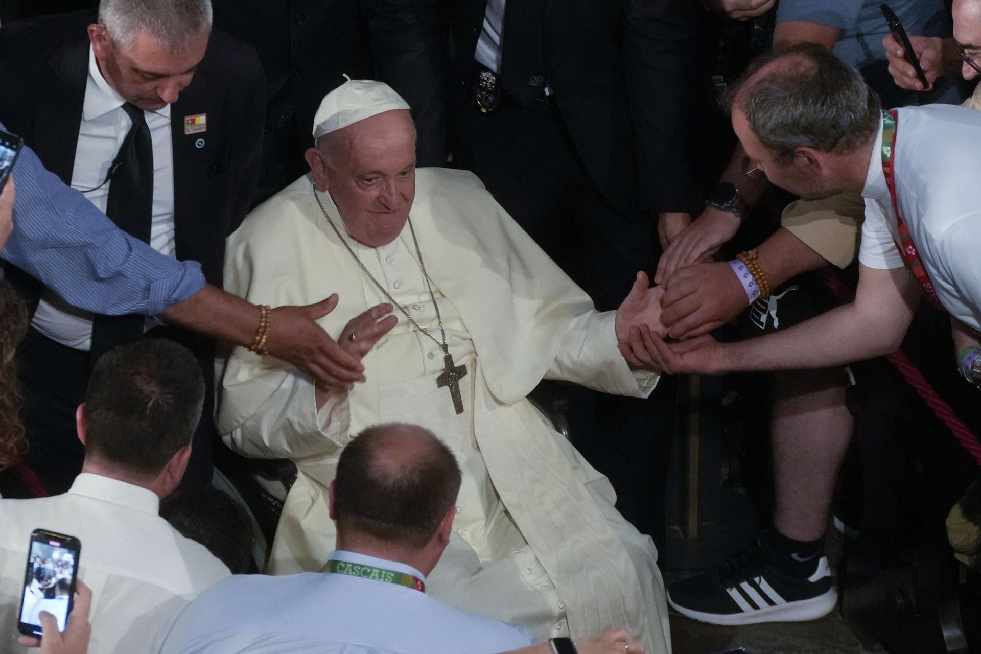 Pápež sa stretol s obeťami sexuálneho zneužívania zo strany duchovných, cirkev sa ospravedlnila