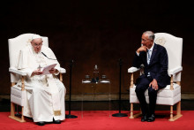 Pápež František a portugalský prezident Marcelo Rebelo de Sousa. FOTO: REUTERS