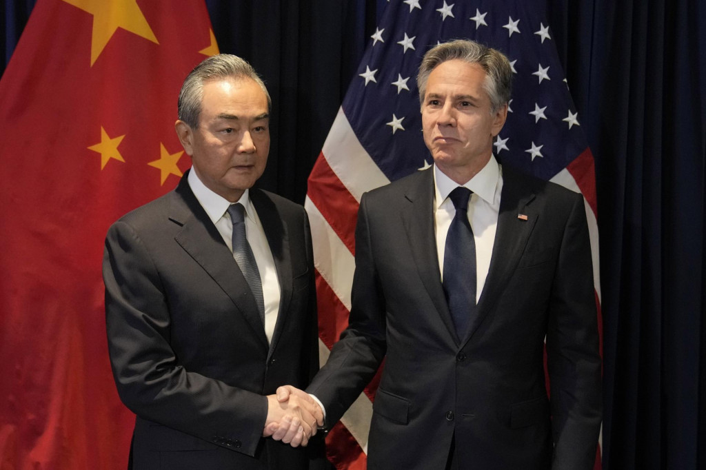 Šéf americkej diplomacie Antony Blinken a predseda výboru pre zahraničnú politiku Komunistickej strany Číny Wang YI. FOTO: TASR/AP