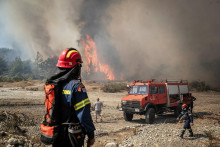 Na ostrove Rodos pomáhali slovenskí hasiči likvidovať plamene gréckym kolegom. FOTO: MAFRA/Michal Sváček
