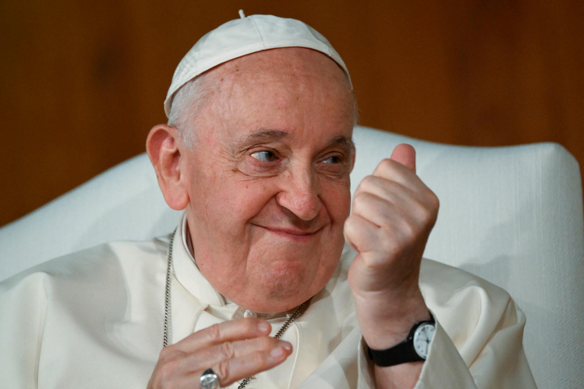 Pápež František: Transsexuáli sú Božie deti. Plakali, keď som im podal ruku a pobozkal ich