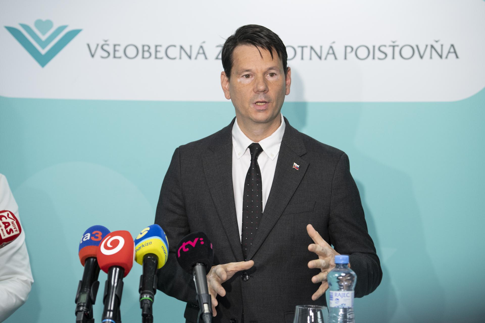 Minister Palkovič upozorňuje na nekalé prepoisťovanie, týka sa podľa neho najmä štátnej poisťovne