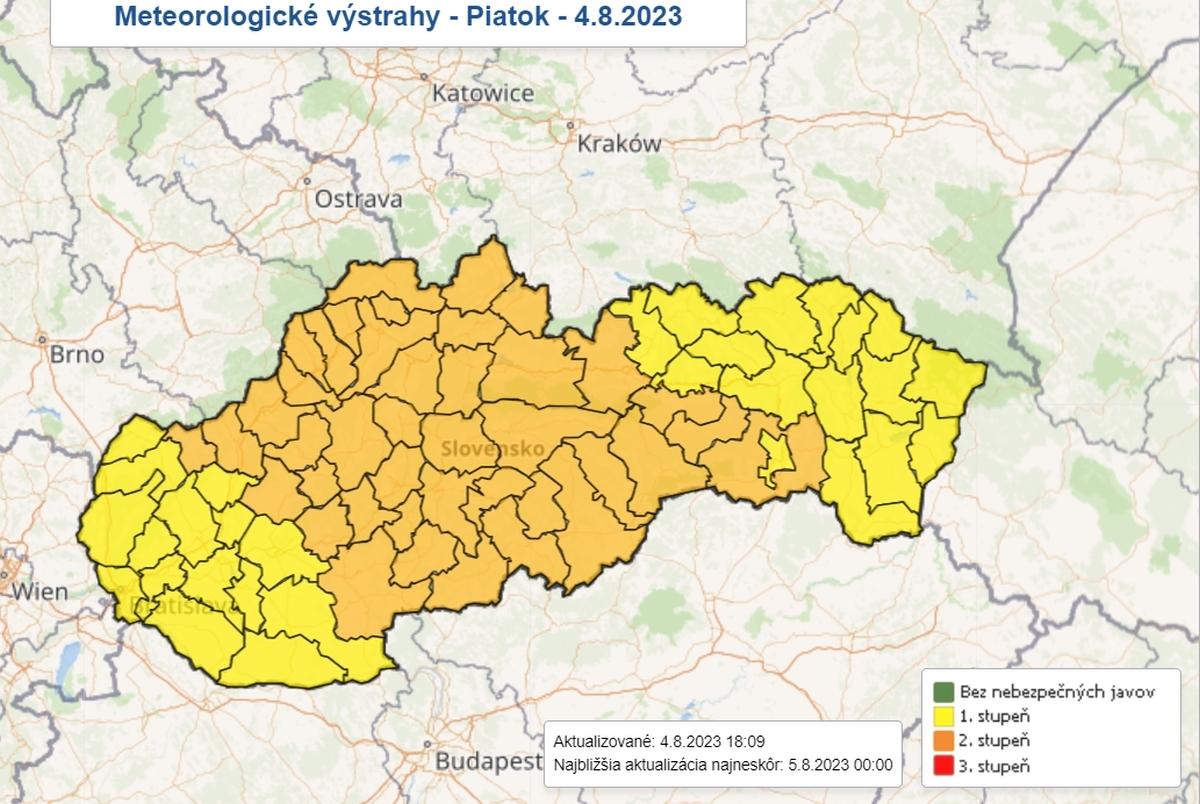 Treba sa pripraviť na výdatný dážď, meteorológovia vydali výstrahy pre celé Slovensko