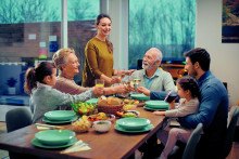 Staroba, seniori, rodina (Téma) SNÍMKA: Shutterstock/drazen Zigic