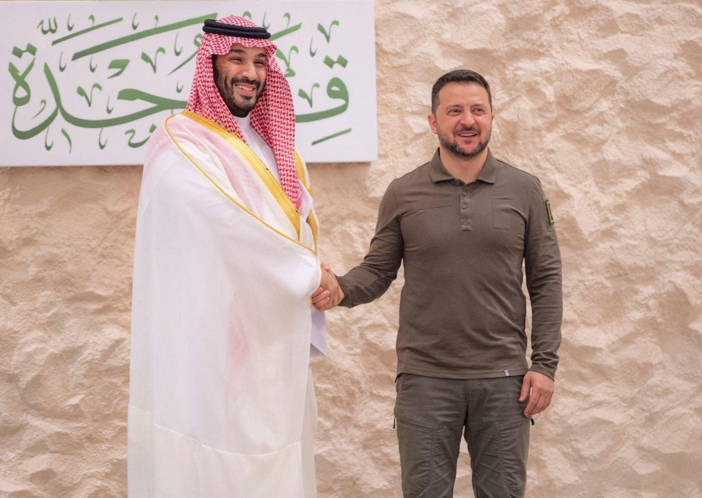 Ukrajinský prezident Volodymyr Zelenskyj a saudskoarabský korunný princ Mohamed bin Salmán. FOTO: Reuters