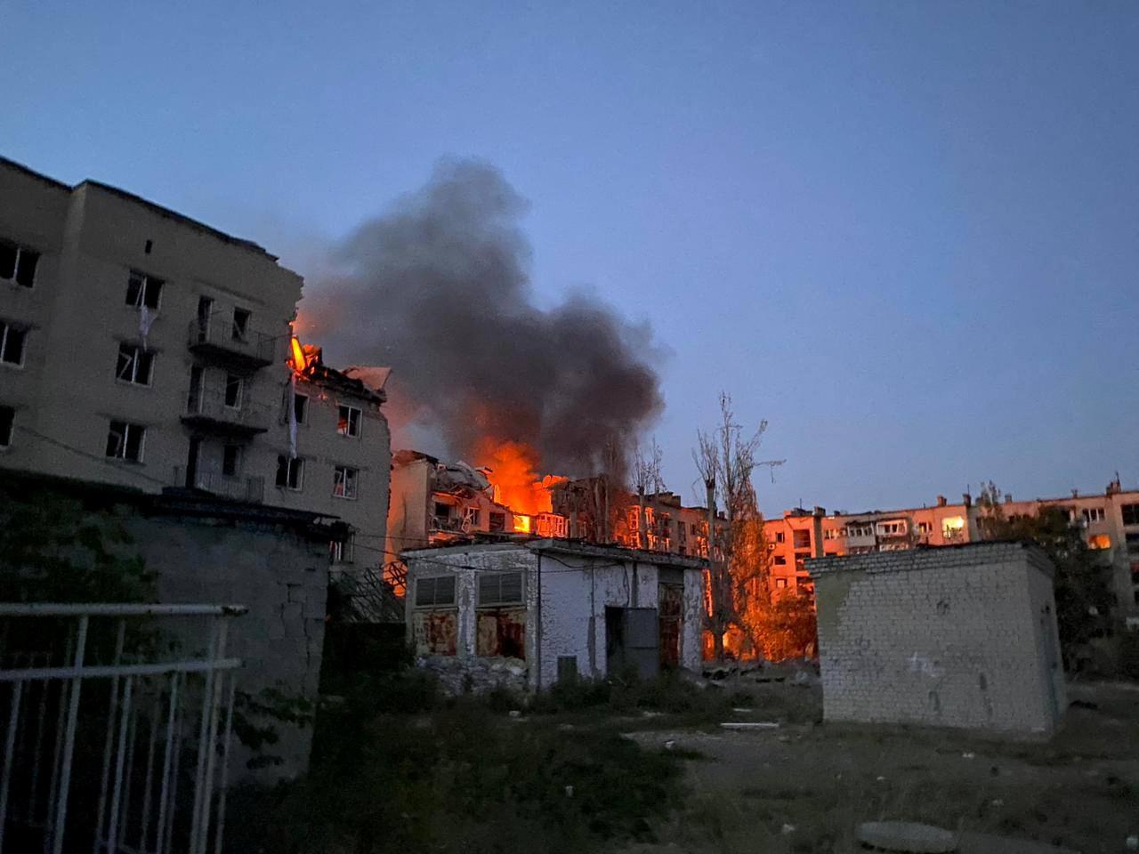 Ruská raketa zasiahla bytovku v ukrajinskom Pokrovsku. Zahynulo najmenej päť osôb, 31 je zranených