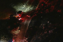 Hasičský vrtuľník havaroval v južnej Kalifornii pri hasení požiaru v okrese Riverside. FOTO: AP