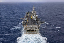 Loď USS Bataan je vrtuľníková výsadková loď, ktorá dokáže niesť vrtuľníky, lietadlá aj vyloďovacie člny. FOTO: TASR/AP