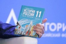Ruské ministerstvo školstva predstavilo nové učebnice dejepisu pre žiakov stredných škôl. FOTO: Twitter/Nexta