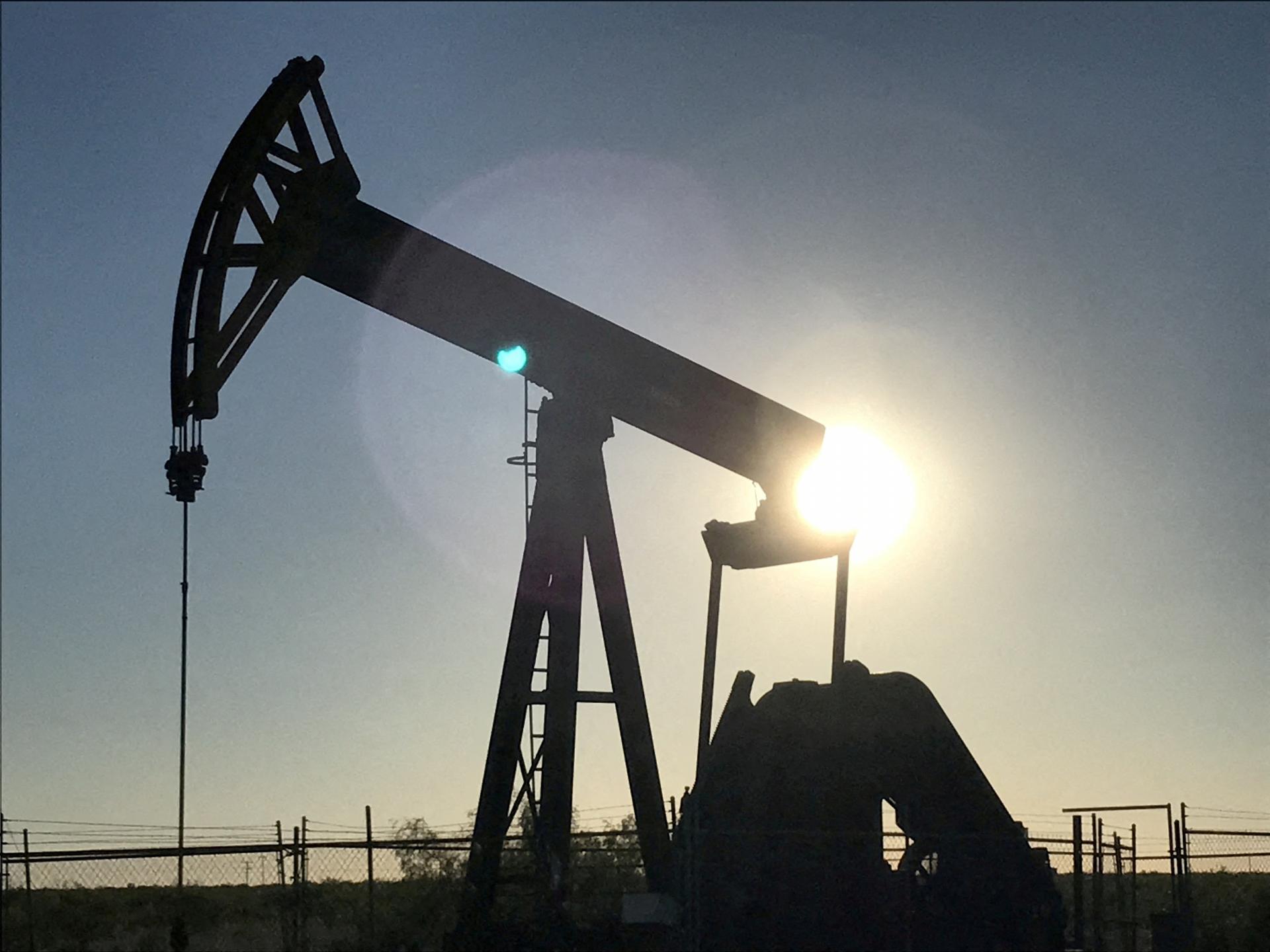 Ceny ropy v stredu ráno klesli