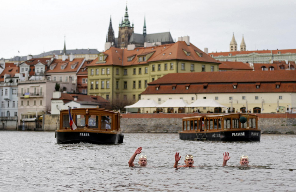 V Prahe stovky dôchodcov stavili na produkt, ktorý im prinesie peniaze, no zadlžia sa a môžu neskôr prísť o byt.

FOTO: REUTERS