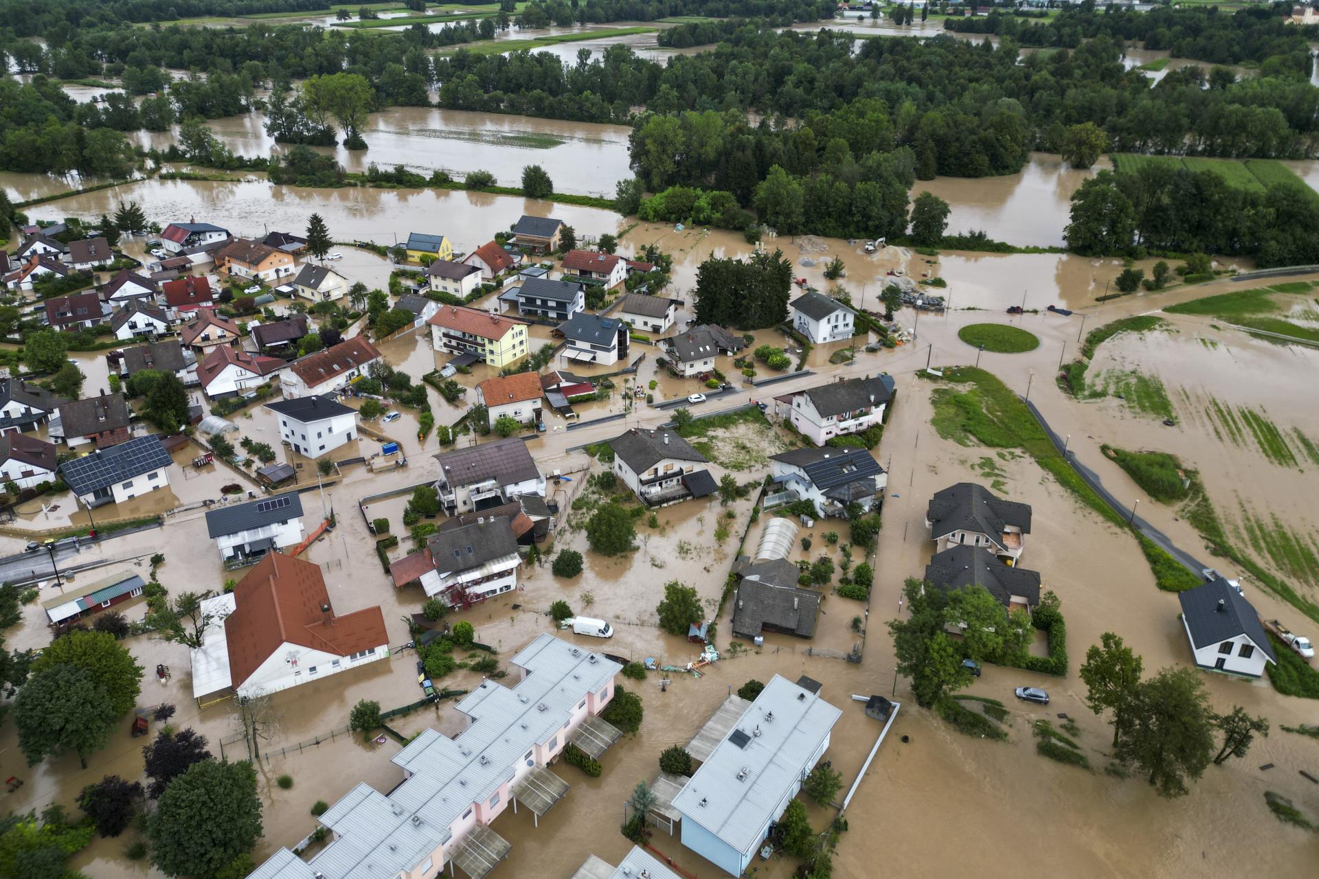 V Slovinsku po povodniach hlásia prvé prípady infekčných ochorení