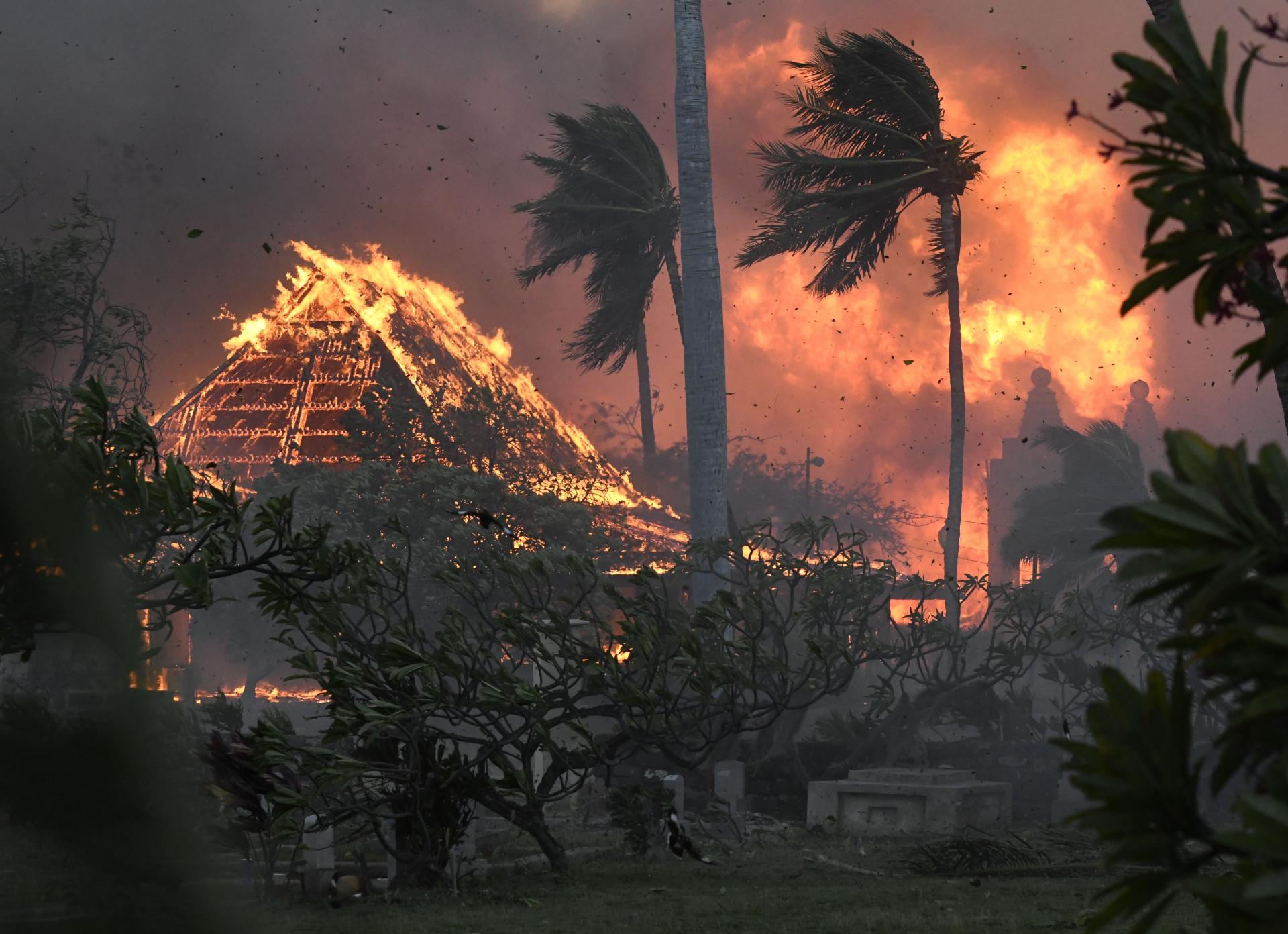 Biden označil požiare na Havaji za katastrofu, nariadil federálnu pomoc