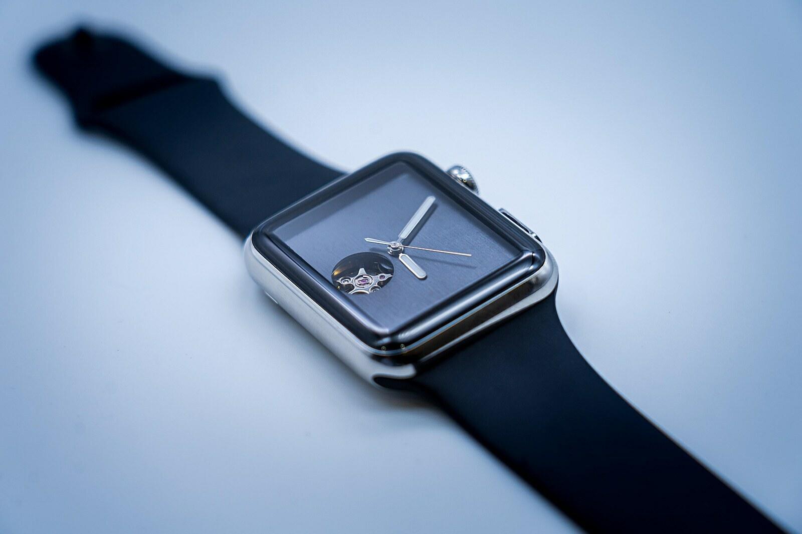 Youtuber prerobil Apple Watch na obyčajné mechanické hodinky. Takto to dopadlo