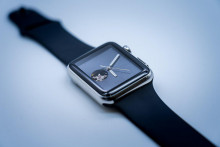 Apple Watch Series 1, ktoré Jack Spiggle prerobil na mechanické hodinky