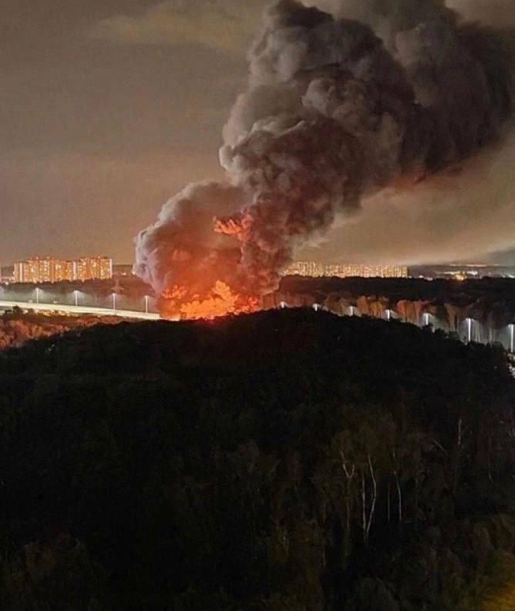Silný požiar v meste Odincovo v Moskovskej oblasti. FOTO: Twitter/Nexta