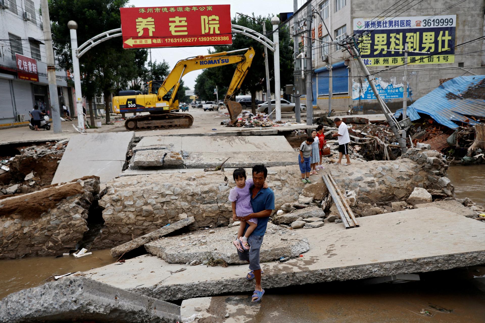Zosuvy bahna v Číne ničili domy a zabíjali, niekoľko ľudí je nezvestných