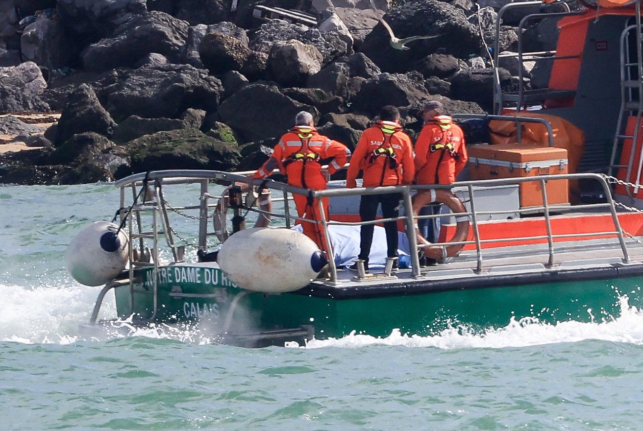 Pri nehode lode s migrantmi v Lamanšskom prielive zomrelo najmenej šesť ľudí