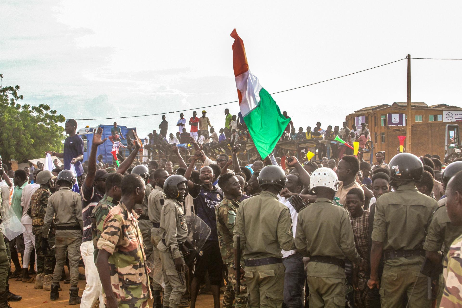 Nigerská junta v čase hroziacej intervencie rokuje o pomoci v Guinei