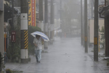 Husté dažde v japonskej oblasti Tanabe. FOTO: Reuters