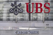 Logá švajčiarskych baniek Credit Suisse a UBS. FOTO: TASR/AP