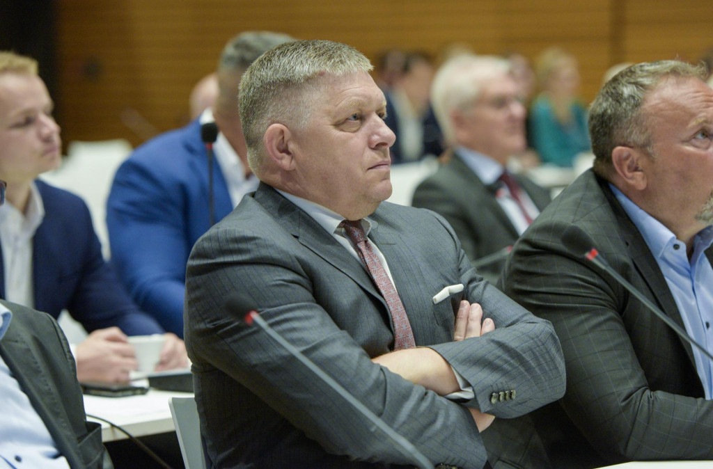 Nik Slovákom nevie dať to, čo poslanec a bývalý premiér Robert Fico vie sľúbiť. FOTO: TASR/Pavol Zachar