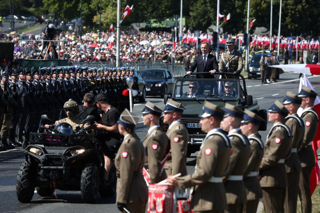 Poľský prezident Andrzej Duda prichádza na vojenskú prehliadku vo Varšave. FOTO: Reuters