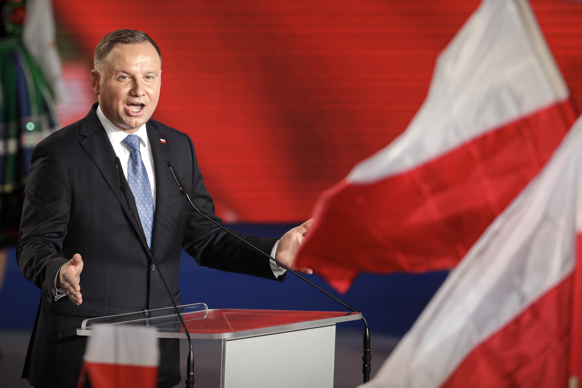 Poľský prezident podpísal zmenu zákona umožňujúcu referendum o migrácii v deň volieb
