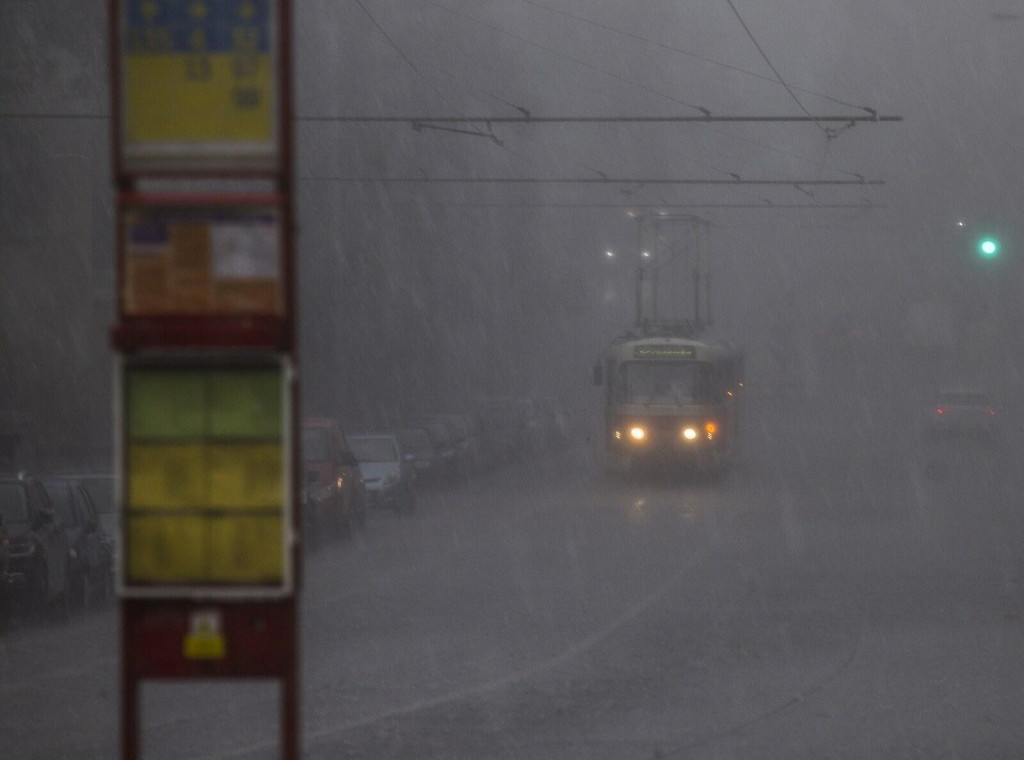 Prahou sa prehnala búrka a silné dažde. FOTO: Mafra/Petr Topič