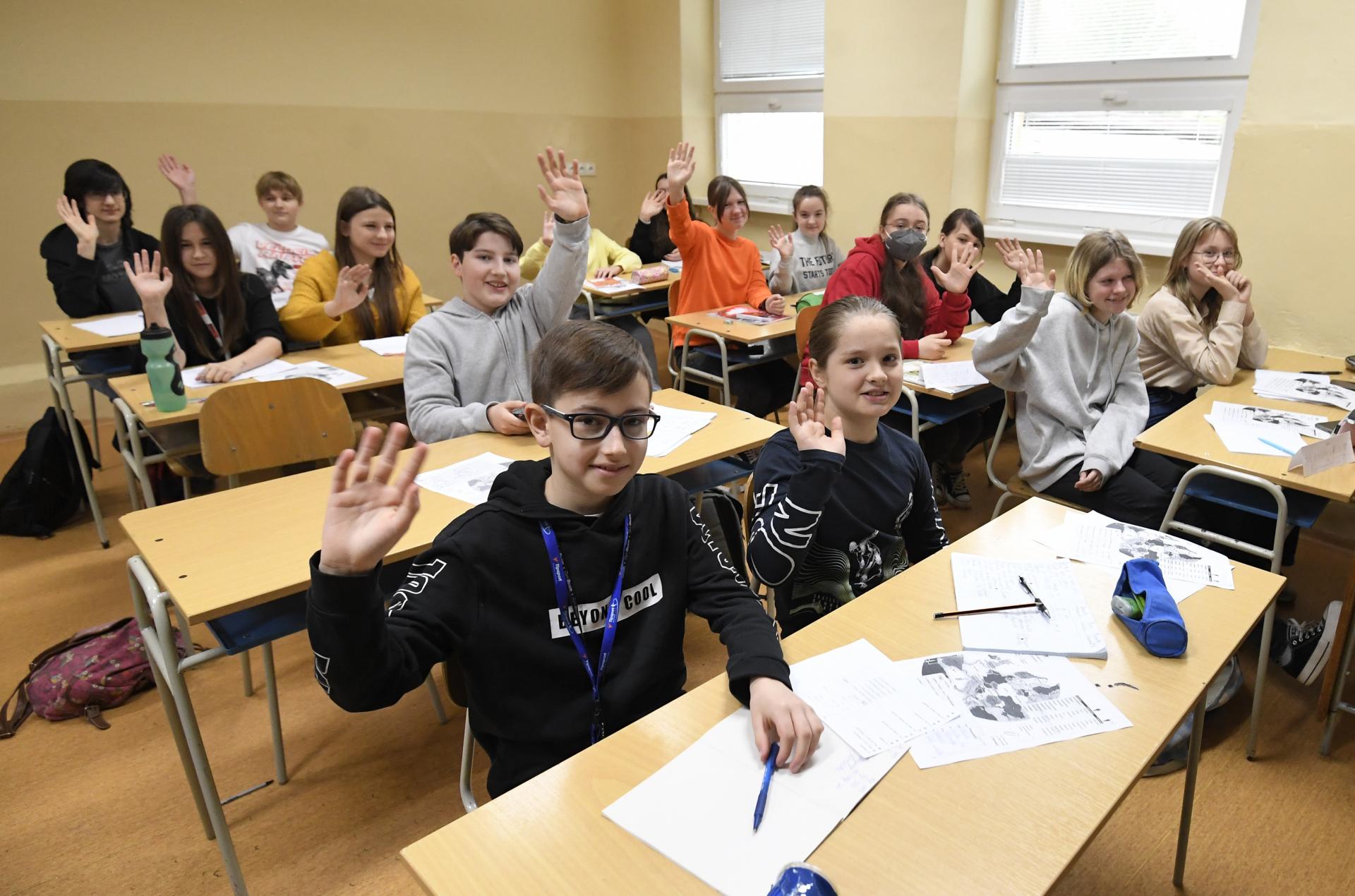 Slovenskí politici chcú poslať Ukrajincov povinne do škôl. Niektorí chcú deti rozdeliť