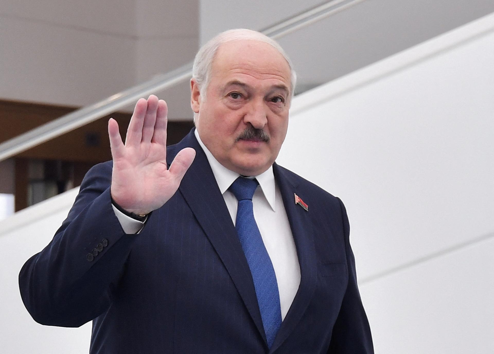 Ukrajina by sa mala vrátiť k diplomatickým rokovaniam s Ruskom, inak jej hrozí zánik, vyhlásil Lukašenko