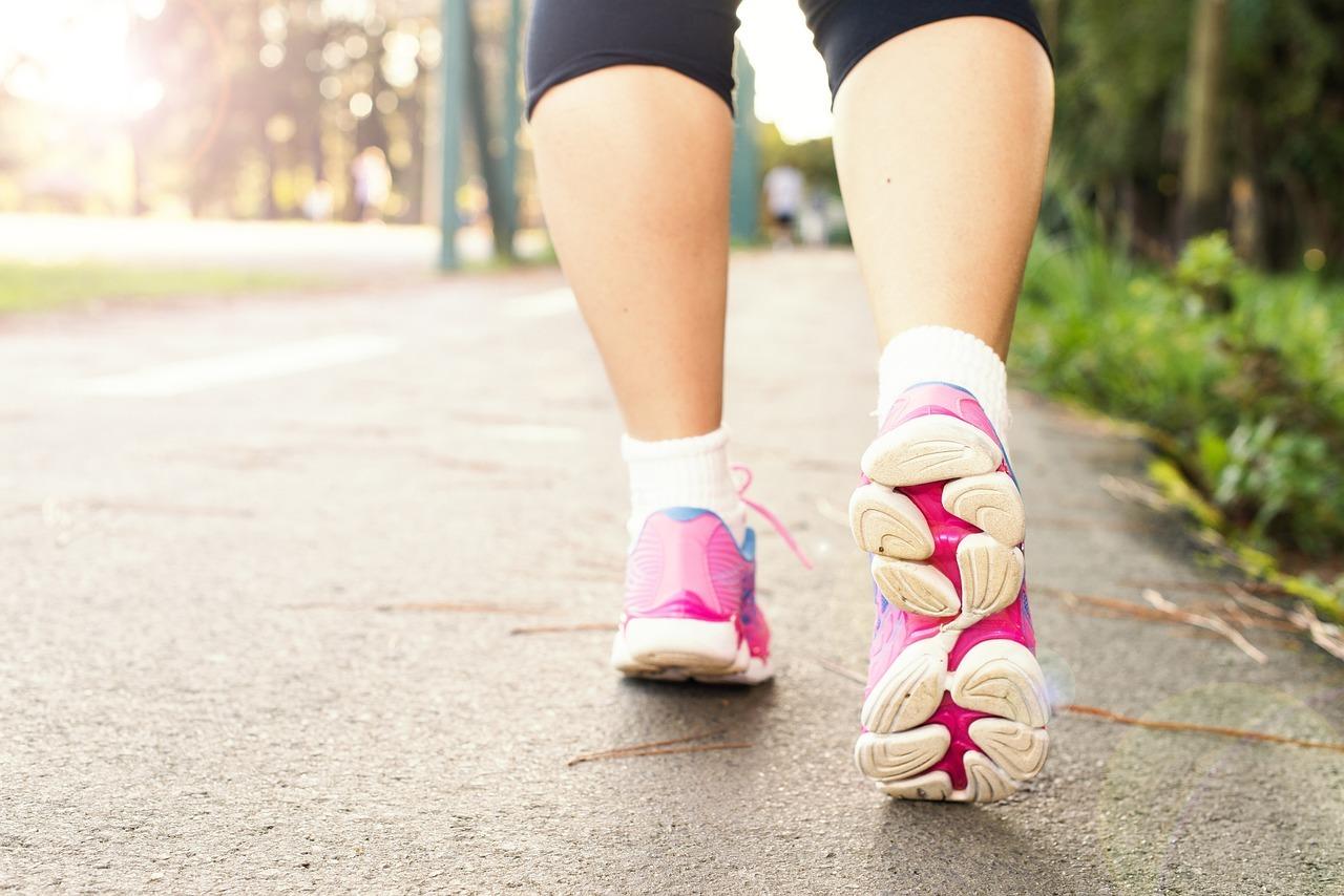 Osem najčastejších chýb pri chôdzi, ktoré podľa ortopédov robia ľudia