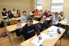 Základná škola Tomášikova 31 v Košiciach otvorila dve triedy pre žiakov z Ukrajiny, jednu pre žiakov 1. stupňa a jednu pre žiakov 2. stupňa. FOTO: TASR/František Iván