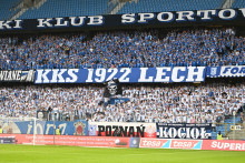 Fanúšikovia Lechu Poznaň. FOTO: TASR/Lukáš Grinaj