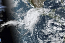 Topická búrka Hilary pri tichomorskom pobreží Mexika. FOTO TASR/AP