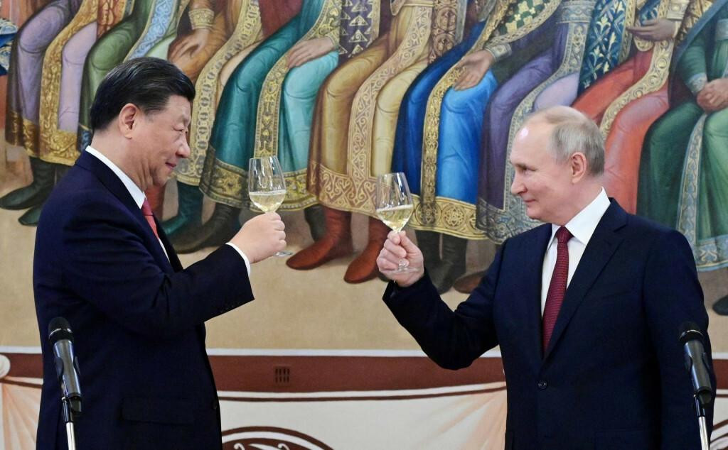 Ruský prezident Vladimir Putin privítal čínskeho lídra Si Ťin-pchinga v marci v Kremli. FOTO: Reuters