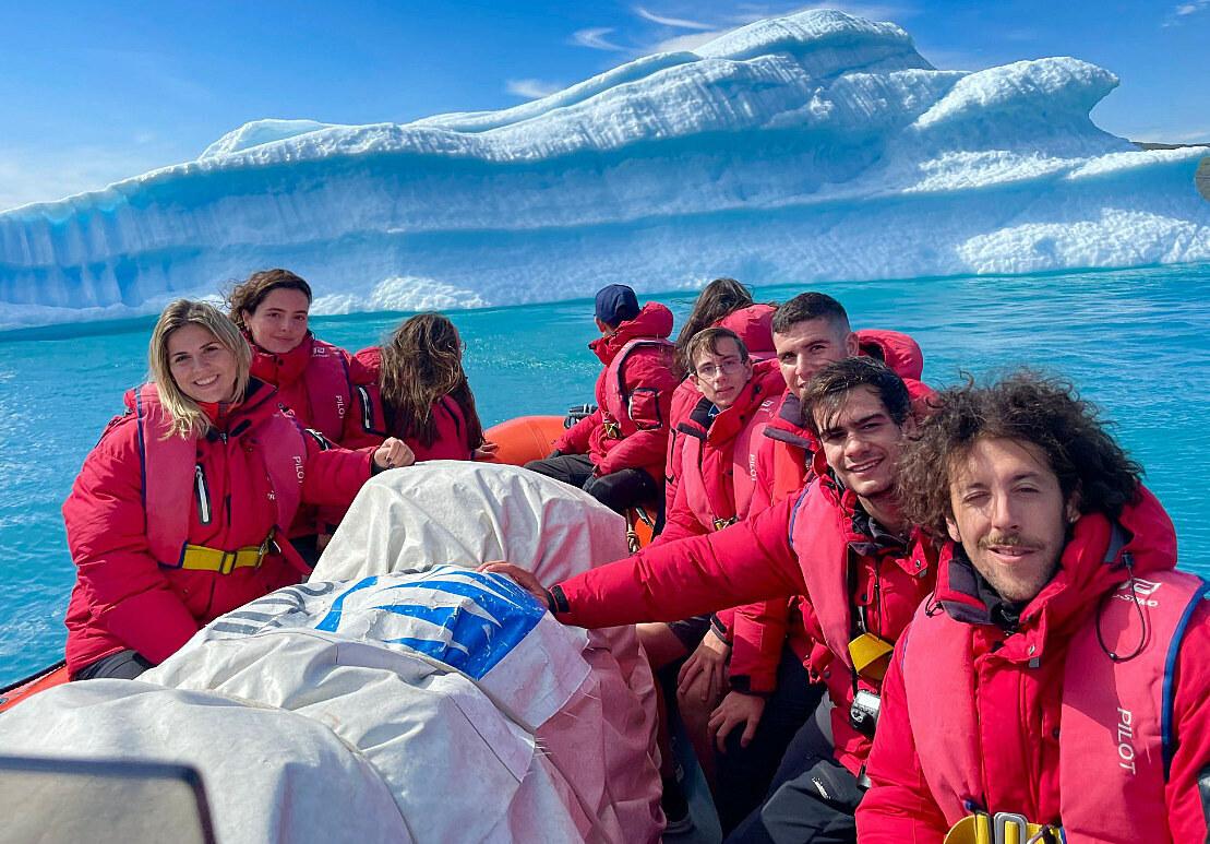 Aktivisti vezú z Grónska do Španielska kus ľadovca, aby burcovali. Rozhnevali ekológov