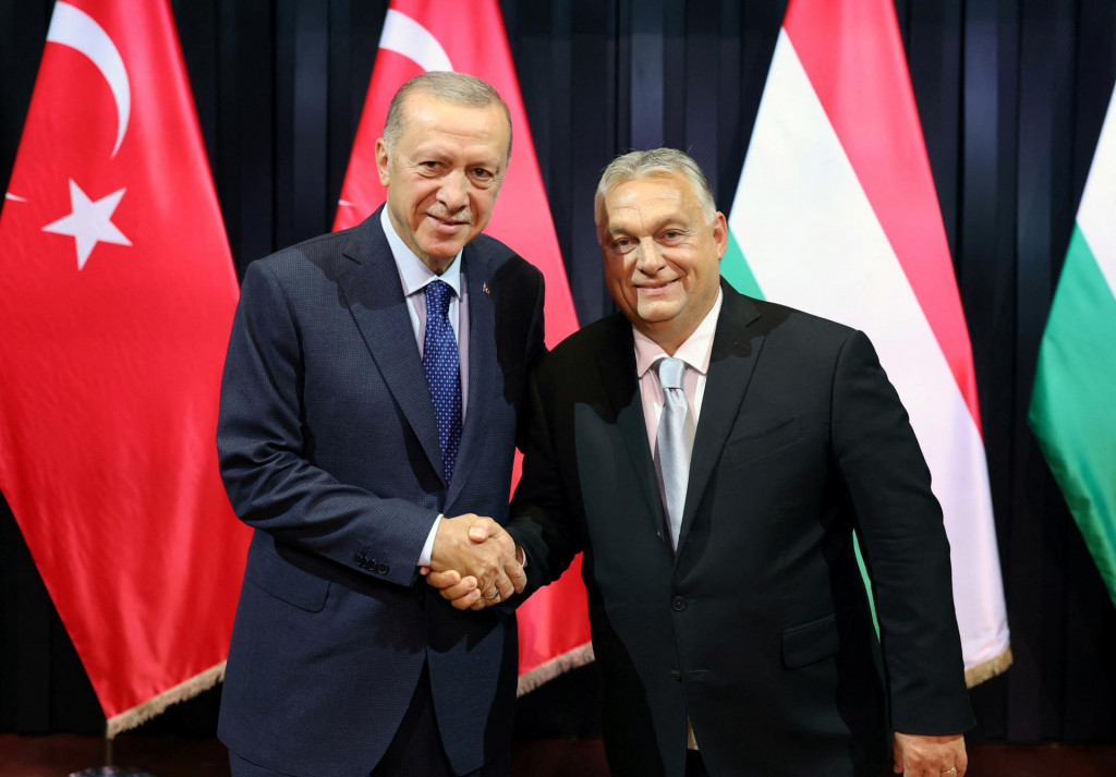 Turecký prezident Tayyip Erdogan sa v Budapešti stretol s maďarským premiérom Viktorom Orbánom. FOTO: Reuters/Presidential Press Office