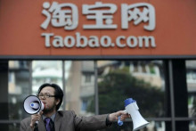 Platforma Taobao spustila vo svojej aplikácii akciu ”Taobao dobrá cena”. Od obchodníkov požadovala, aby ponúkali na svoj tovar aspoň desaťpercentnú zľavu. FOTO: Reuters