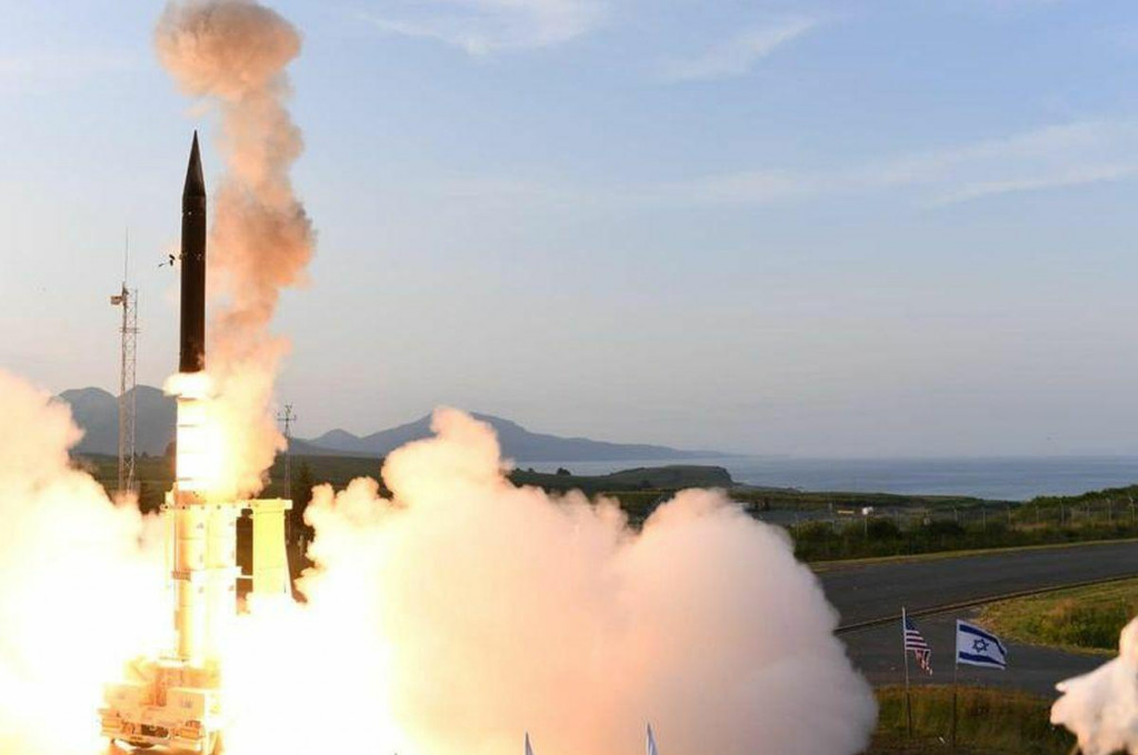 Raketa systému protivzdušnej obrany Arrow-3. FOTO: Reuters