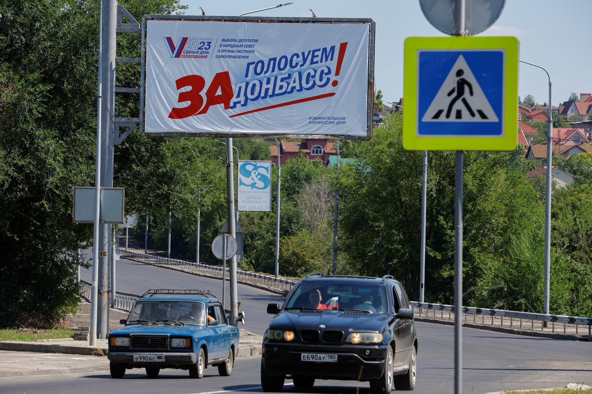 V ruských regiónoch na čerpacích staniciach chýba benzín, niekedy aj nafta