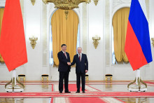 Ruský prezident Vladimir Putin sa v Kremli stretol so svojím čínskym náprotivkom Si Ťin-pchingom. FOTO: Reuters