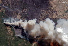 Satelitná snímka ukazuje prehľad lesných požiarov v Alexandrupoli. FOTO: Reuters
