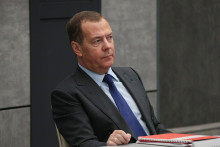 Bývalý ruský prezident Medvedev naznačil, že by Rusko mohlo anektovať gruzínske separatistické regióny.
