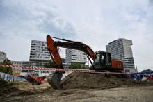 Na símke miesto výstavby pilotného nájomného bytového domu na Muchovom námestí v bratislavskej Petržalke. FOTO: TASR/Pavol Zachar