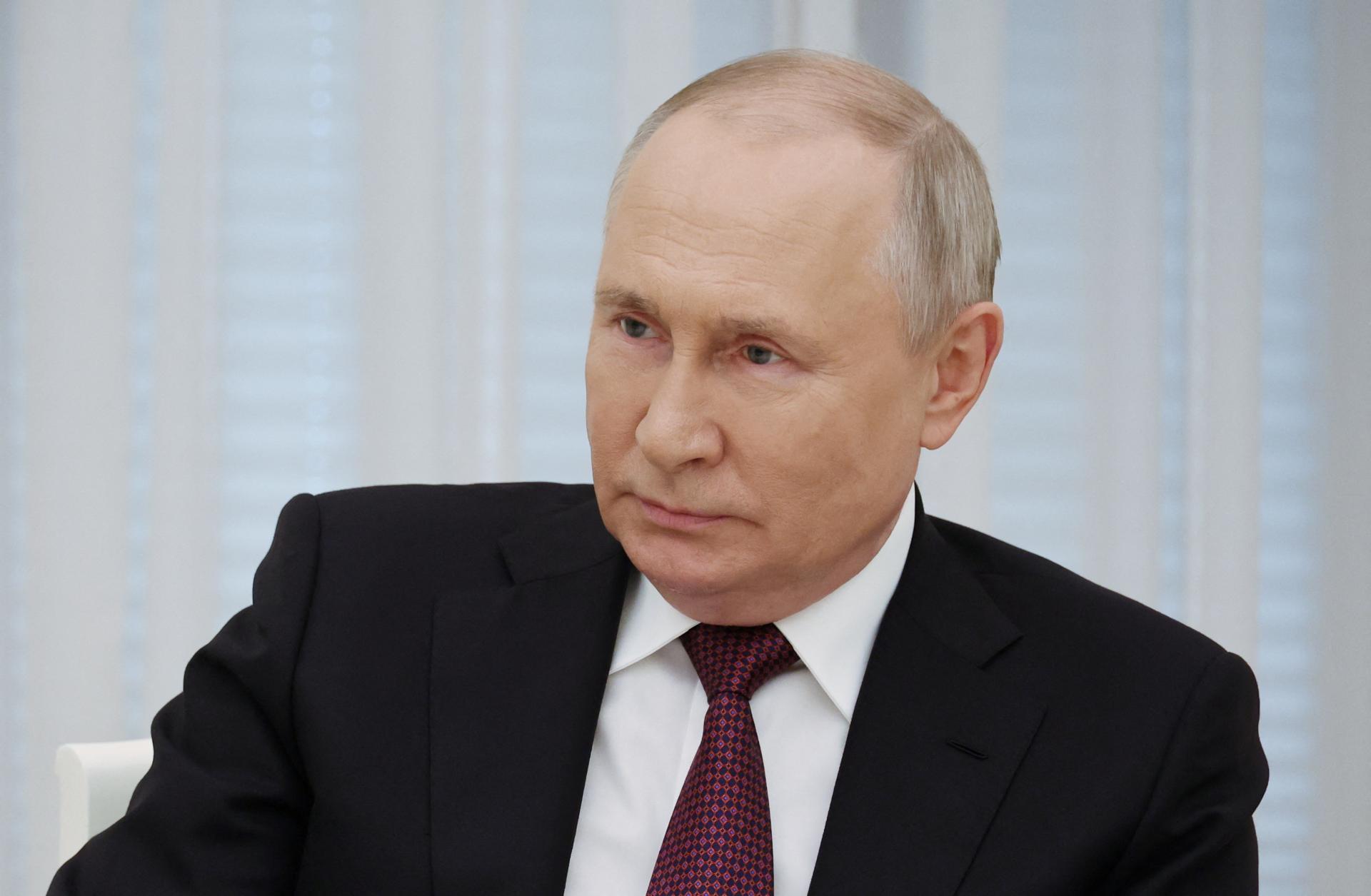 Putin po páde Prigožinovho lietadla vyjadril sústrasť pozostalým