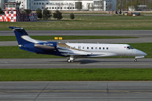 Súkromné lietadlo s číslom RA-02795 na letisku Petrohrade 9. mája 2023. FOTO: TASR/AP