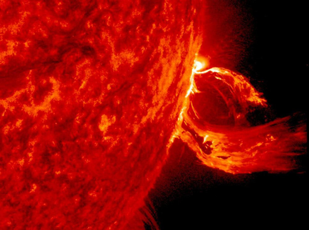 Silná slnečná erupcia zachytená 1. mája 2013.